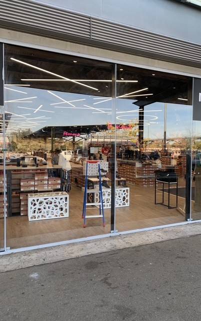 Installation et remplacement de vitrine de magasin prise en charge par l'assurance à bordeaux