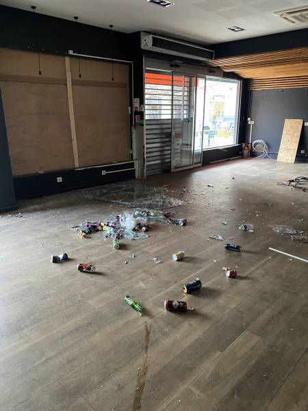 Installation et remplacement de vitre pour commerce dans bordeaux et toute la gironde
